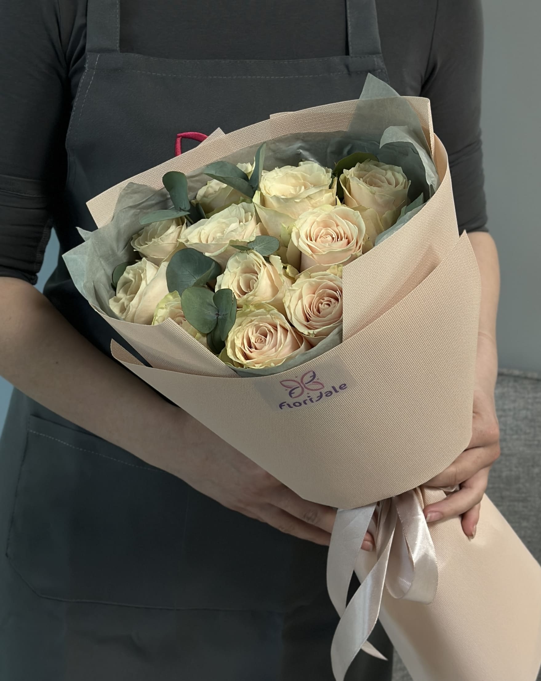 Букет роз Мерси: цветы говорят больше чем слова buket-roz-mersi:-tsvety-govoryat-bolyshe-chem-slova